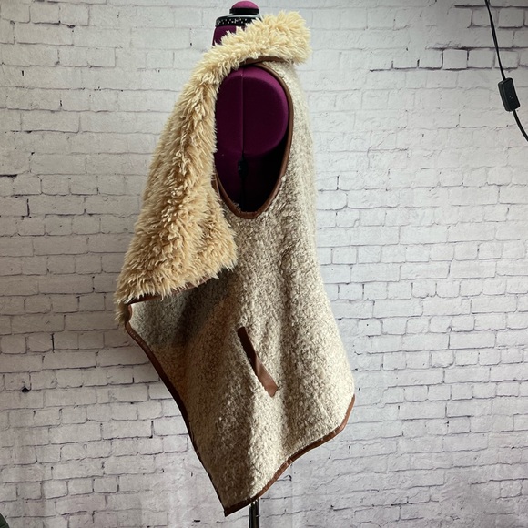Love Tree Faux Fur vest Womens size medium - Picture 2 of 5